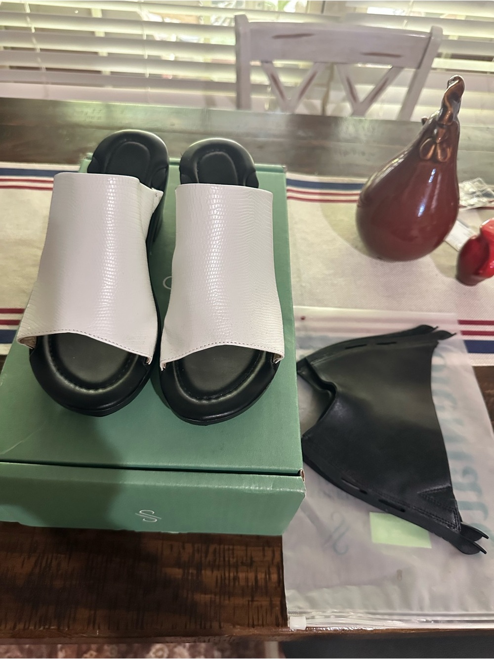 Like new Solely Jane White & Black Slide Sandals